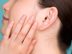 耳の痛みと同時に顎が鳴る